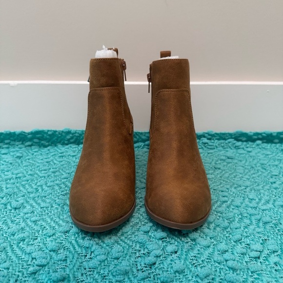 DV Dolce Vita Caitie Ankle Bootie - Picture 2 of 8